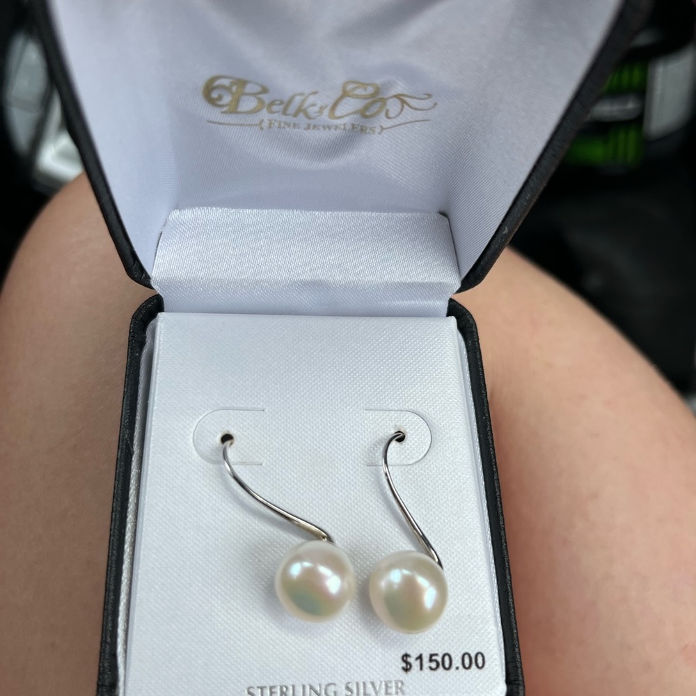 Brand NWT pearl earrings